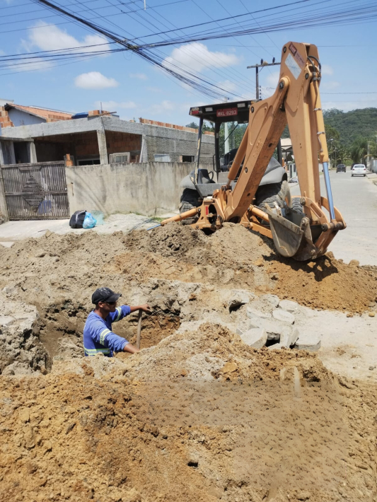 Sesan realiza obras para melhorar distribuição de água no Gravatá e Meia Praia