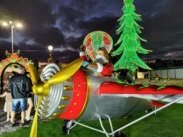 Navegantes dá início à montagem da Vila do Papai Noel na Arena de Eventos  no Pontal
