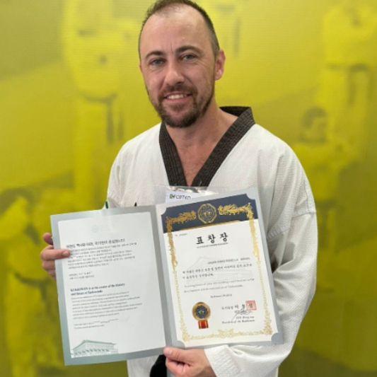 Mestre navegantino é premiado pela Confederação Brasileira de Taekwondo