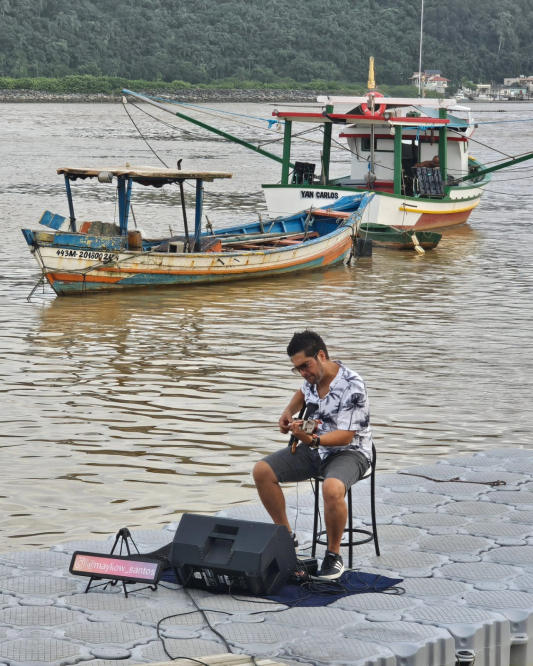 Músico Maykow Santos é atração deste sábado no projeto Um Rio de Serestas