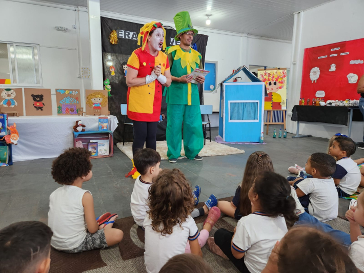 Escolas municipais Regina Marly e Portal do Saber promovem movimento literário no Dia do Livro