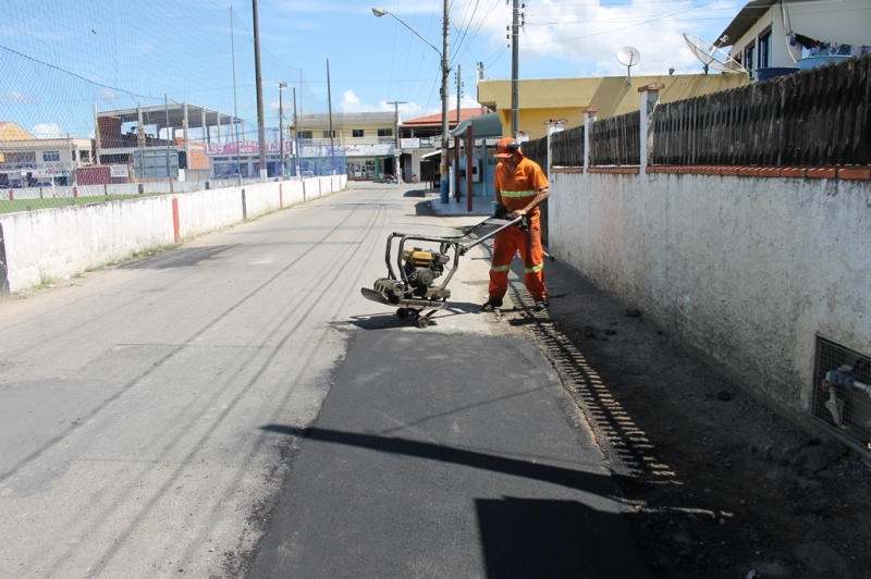 Obras realiza operação tapa buracos nas vias asfaltadas do município