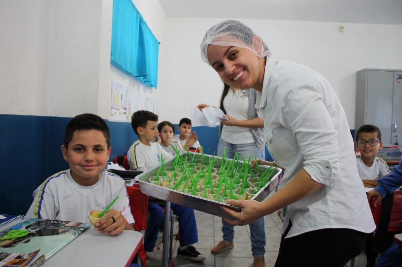 Nutricionistas elaboram farofa nutricional para alunos do município