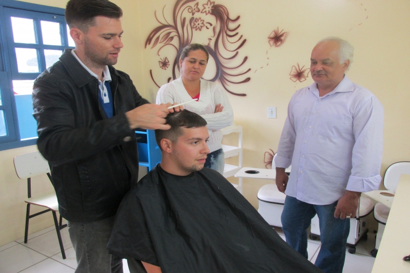 Curso de Barbearia é o mais procurado no Centro de Cidadania de Machados