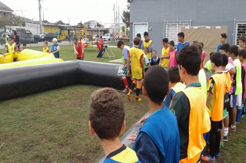 Alunos do Projeto “Futebol de Rua” participam de festival em Curitiba