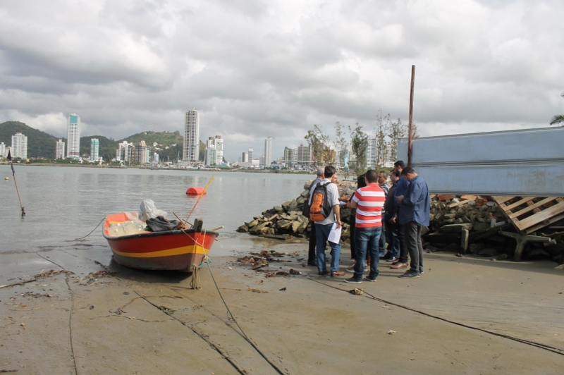 Encontro discute dragagem e atendimento aos pescadores do bairro São Pedro