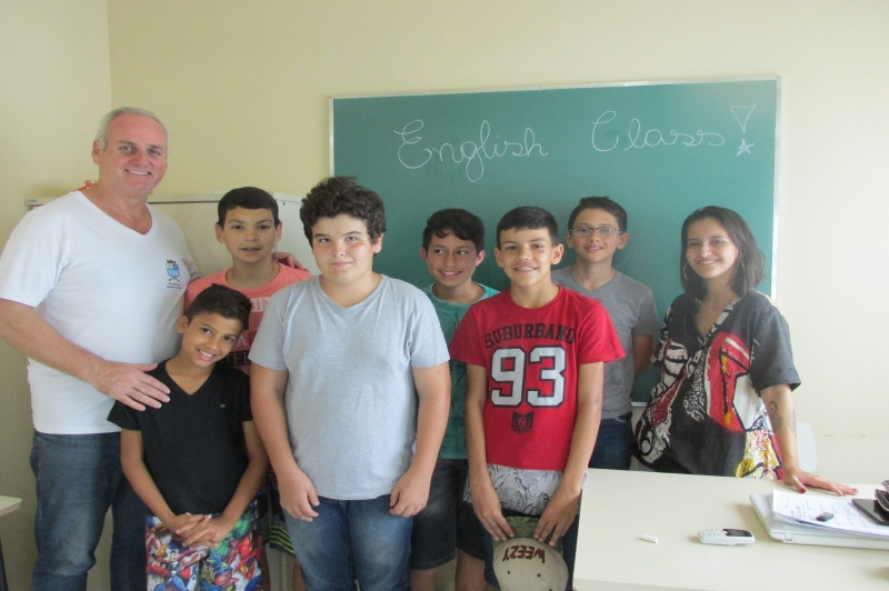 Aulas de Inglês no Centro de Cidadania ajudam no rendimento escolar