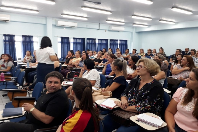 Navegantes promove mobilização de estudo da Base Nacional Comum Curricular