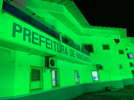 Prefeitura recebe iluminação verde em homenagem ao profissional de Educação Física