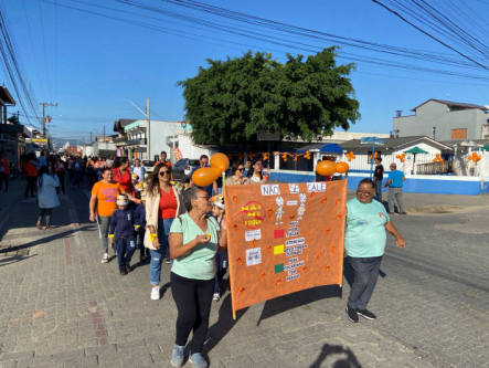 Escola municipal promove passeata com os estudantes no Dia Nacional de Combate ao Abuso e a Exploração Sexual de Crianças e Adolescentes